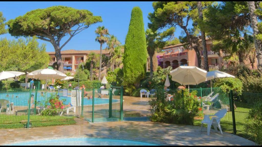 Entre Mer Et Piscine Hyères Екстериор снимка